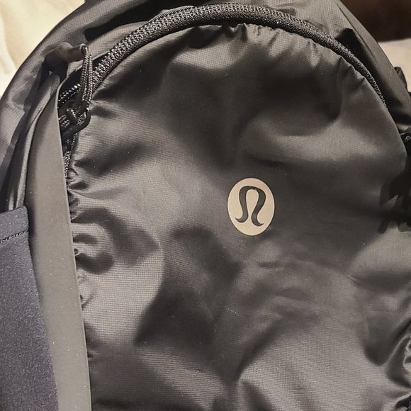 NWOT Lululemon far and free backpack  sz 13L - Picture 8 of 11